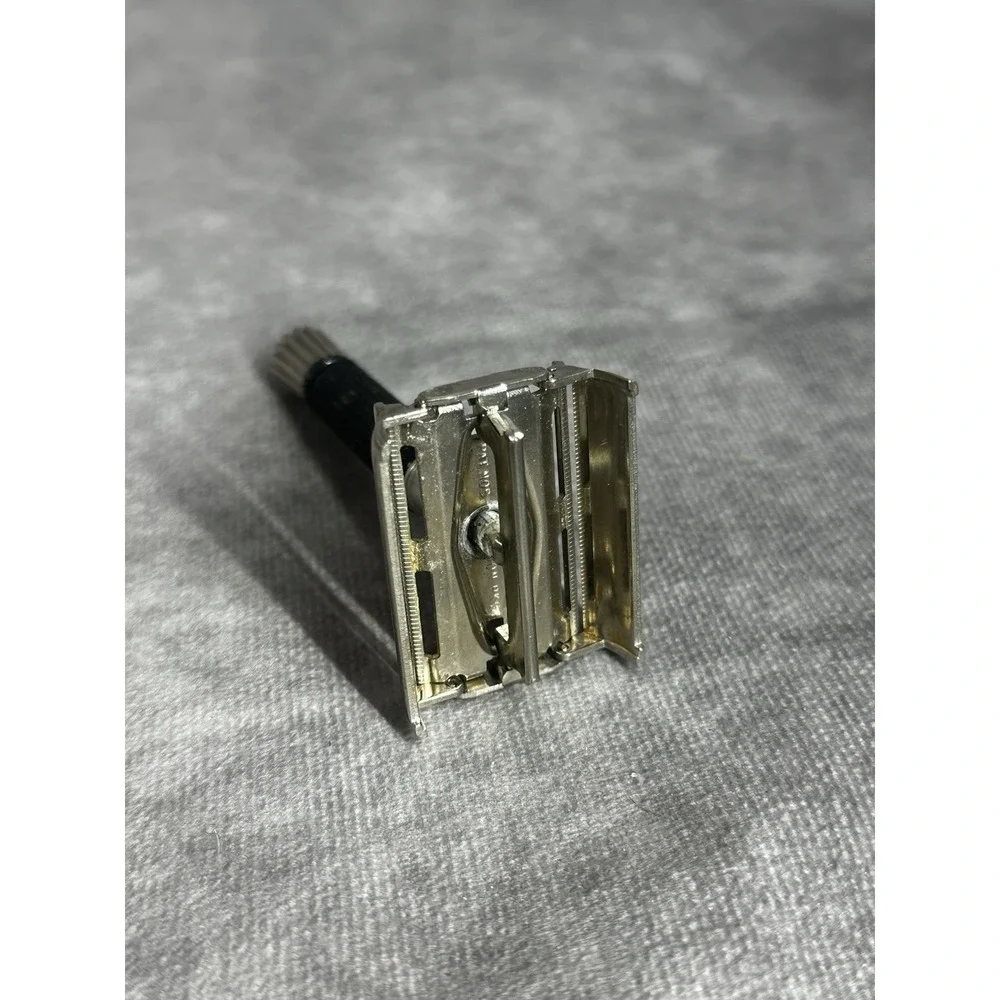Vintage Gillette Safety Razor‎ Metal With Original Case Made USA